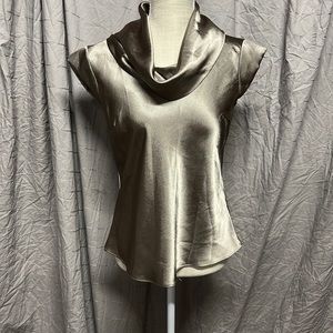 Banana Republic Short Sleeve Swoop Neck Blouse Shirt Green Tan Womens XS